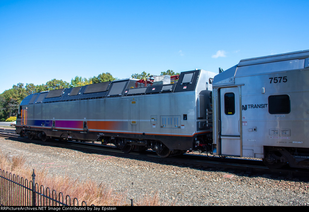 NJT 4543 brings up the rear
